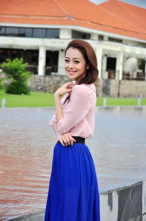 Jenifer Phạm cùng quý tử dạo biển Đà Nẵng - 3 Jenifer Phạm rất xinh đẹp và quyến rũ