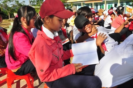 Có vở mới, em sẽ học tập tốt hơn