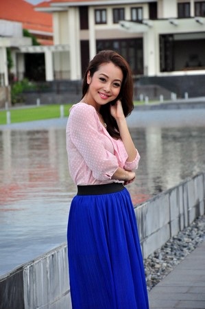 Jenifer Phạm cùng quý tử dạo biển Đà Nẵng - 26 Ở góc ảnh nào Jenifer Phạm cũng toát lên vẻ đẹp