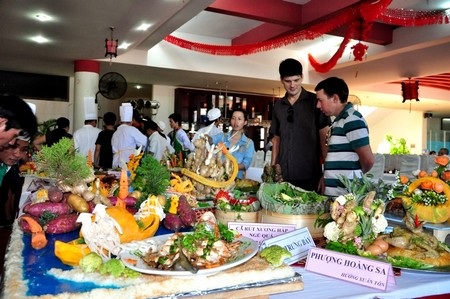 18 đầu bếp tranh tài nấu món ăn ngon - 31 Du khách trong và ngoài nước thích thú với những món ăn ngon