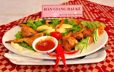18 đầu bếp tranh tài nấu món ăn ngon - 27 Ban giám khảo rất vất vả để chọn ra món ăn ngon nhất