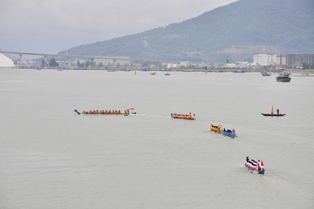 Vòng cua đầu tiên