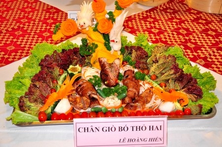 18 đầu bếp tranh tài nấu món ăn ngon - 16 Món song long tranh châu