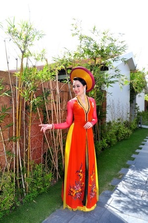 Cô sinh viên đại học Cần Thơ hy vọng có giải ở cuộc thi - 17 Thướt tha trong trang phục áo dài