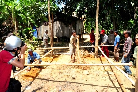 Sẽ còn nhiều trận động đất mạnh ở thủy điện Sông Tranh 2 - 6 Trong khi đó, mỗi khi xảy ra động đất người dân chỉ biết bồng bế nhau chạy ra ngoài sân