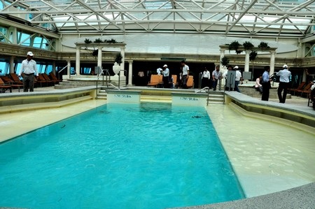 Hồ bơi trong nhà