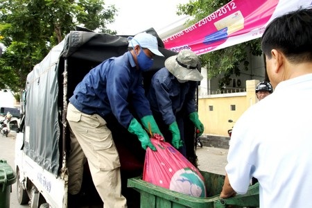 Lực lượng chức năng đưa số nội tạng thối đi tiêu hủy