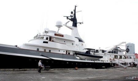 Chiếc du thuyền cập cảng Sông Hàn - Đà Nẵng ngày 5/10