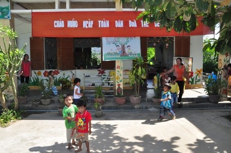 Cô trò trường mẫu giáo Hoa Phượng (xã Trà Đốc, Bắc Trà My) chạy ra sân mỗi khi có động đất xảy ra