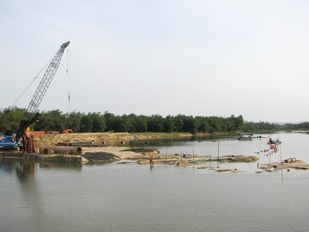 Hai dầm cầu 60 tấn rơi trong lúc đang thi công - 2 Dự án cầu mới đang được xây dựng