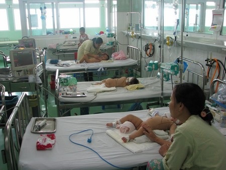 Sốt xuất huyết tăng gần 10 lần - 1 Từ đầu năm đến nay, số ca mắc sốt xuất huyết ở Quảng Nam tăng gần 10 lần so với năm 2011