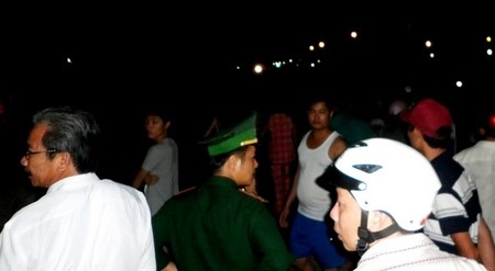 Đến 19 giờ sự việc vẫn chưa được giải quyết ổn thỏa