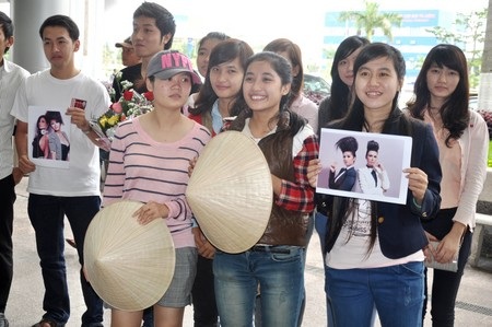 Các bạn trẻ Đà Nẵng chờ đón thần tượng của mình