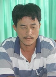 Bắt nhóm ép khách chơi cờ bạc bịp trên xe khách - 6 Linh và Hùng