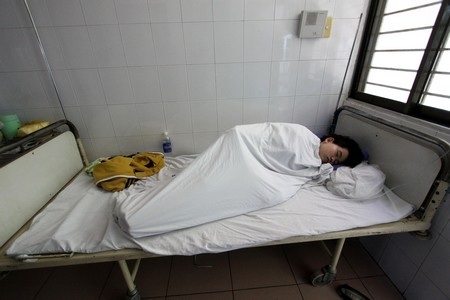 Hàng chục người bị đau bụng khi ăn bánh mì