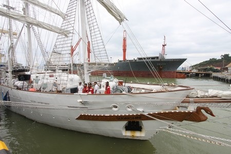 Tàu Sudarshini của Hải quân Ấn Độ cập cảng Tiên Sa (Đà Nẵng) ngày 1/1/2013