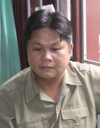 Bắt nhóm ép khách chơi cờ bạc bịp trên xe khách - 5 Linh và Hùng