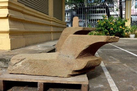 Một số hiện vật khai quật được từ di tích Cấm Mít