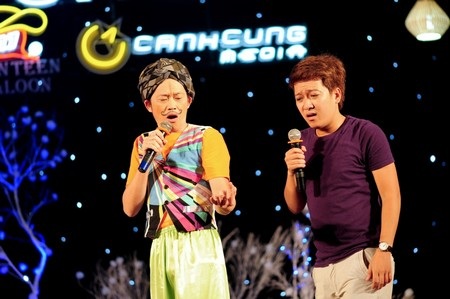 Hoài Linh chọc cười khán giả Đà Nẵng với vở hài Hoang Tưởng - 1 Danh hài Hoài Linh và Trường Giang trong vở hài Hoang Tưởng