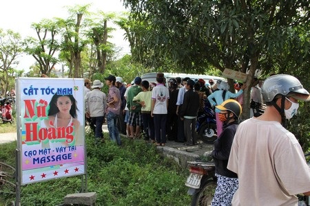 Bắt hai “nữ quái” mở quán massage để móc túi khách hàng