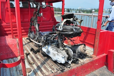 Xe Attila cháy rụi khi đang đi