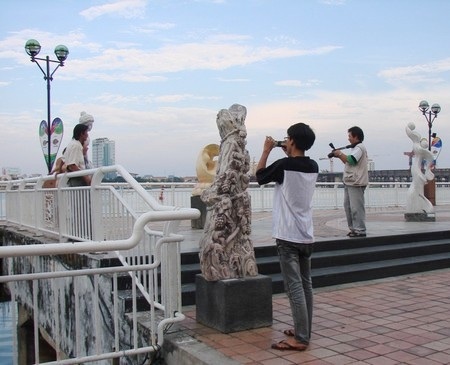 Vườn tượng bên Sông Hàn níu chân du khách - 6