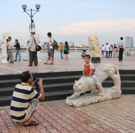 Vườn tượng bên Sông Hàn níu chân du khách - 7