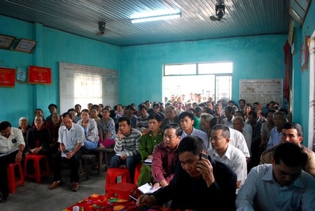 Hàng trăm dân bao vây nhà máy gây ô nhiễm, TGĐ nói lời xin lỗi 