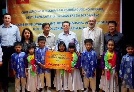 Đoàn đại biểu Quốc hội Ukraina tặng quà trẻ em làng SOS Đà Nẵng - 3 Đoàn đại biểu Quốc hội Ukraina tặng quà trẻ em làng SOS Đà Nẵng
