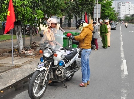 Phạt hơn 1.000 trường hợp phương tiện lưu thông không đúng làn đường 