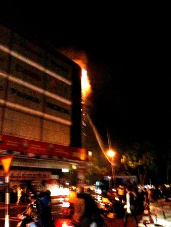 Cháy ở siêu thị điện máy lớn ở Đà Nẵng