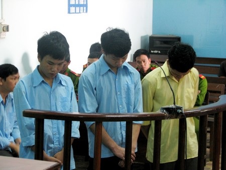 Kháng án bất thành, 3 đối tượng cướp của lĩnh 11 năm tù - 1 Kháng án bất thành, 3 đối tượng cướp của lĩnh 11 năm tù - 1