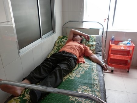 Va quệt giao thông, tài xế xe cứu thương bị đánh nhập viện