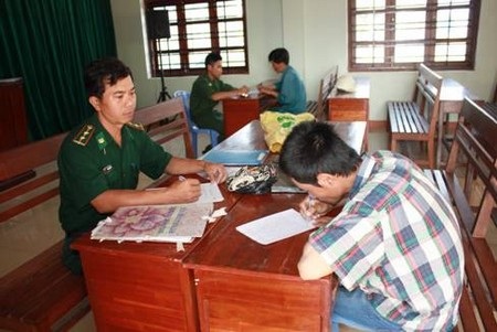 Công nhân trộm sắt công trình cầu Rồng - 1 Công nhân trộm sắt công trình cầu Rồng