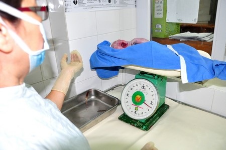 Những công dân đầu tiên đón năm mới - 4 Cháu nặng gần 3,5kg