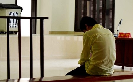 Thiếu niên lãnh 3 năm tù vì tội hiếp dâm trẻ em - 1 Trần Đức tại phiên tòa