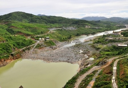 Quảng Nam xin Trung ương 40 tỉ đồng chống hạn - 1 Lượng mưa năm nay ít nên các con suối đầu nguồn hệ thống sông Vu Gia – Thu Bồn đều cạn đáy