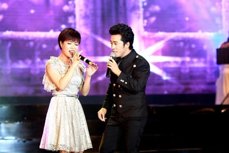 Quang Hào sống trọn đêm âm nhạc với live show “Về dưới mái nhà” - 2 Ca sĩ Uyên Linh là khách mời của chương trình