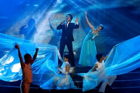Quang Hào sống trọn đêm âm nhạc với live show “Về dưới mái nhà” - 1 Lần đầu tiên, Quang Hào làm live show tại TP Đà Nẵng