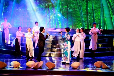 Quang Hào sống trọn đêm âm nhạc với live show “Về dưới mái nhà” - 3 Ca sĩ Khánh Linh cũng góp mặt trong chương trình