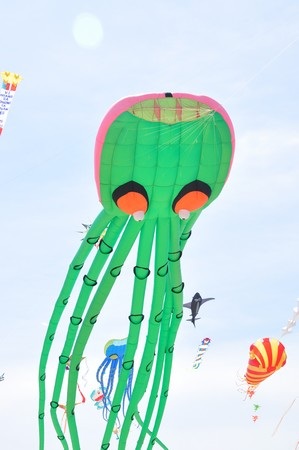 Những cánh diều vì Hoàng Sa, Trường Sa thân yêu trên biển Cửa Đại - 9 Tai nạn nhỏ của những chú diều