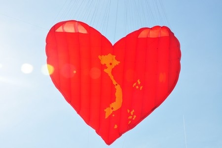 Những cánh diều vì Hoàng Sa, Trường Sa thân yêu trên biển Cửa Đại - 1 Chú diều giành giải Nhất với chủ đề Đất nước trong trái tim tôi.