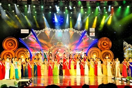 62 thí sinh Hoa hậu các Dân tộc Việt Nam 2013 trong đêm chung kết