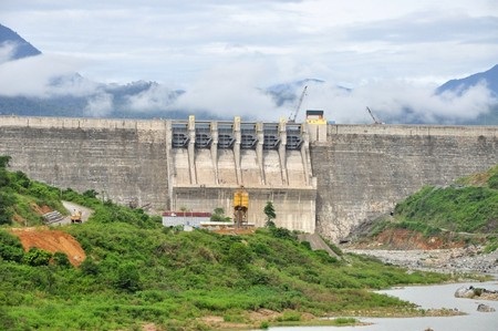 Lợi ích giữa thủy điện và thủy lợi còn mâu thuẫn - 2 Việc chống hạn vùng hạ du phụ thuộc rất nhiều vào việc xả nước của thủy điện, nhất là vào mùa khô