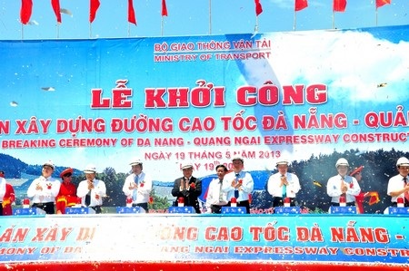 Khởi công tuyến đường cao tốc đầu tiên tại miền Trung - 1 Khởi công tuyến đường cao tốc đầu tiên tại miền Trung