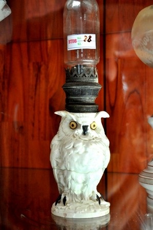 Đèn có đế là con chim cú mèo