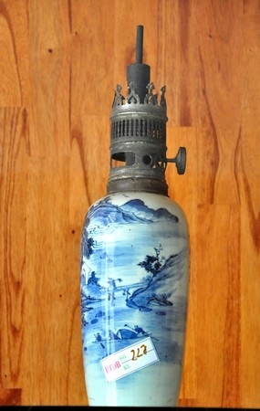 Hàng trăm chiếc đèn, không cái nào giống cái nào