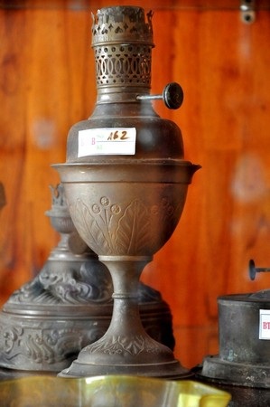 Đèn được thắp bằng mỡ động vật