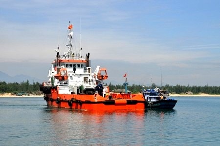 Nhiều tàu cá Việt Nam bị tàu Trung Quốc ngăn cản hoạt động - 1 Nhiều tàu cá Việt Nam bị tàu Trung Quốc ngăn cản hoạt động