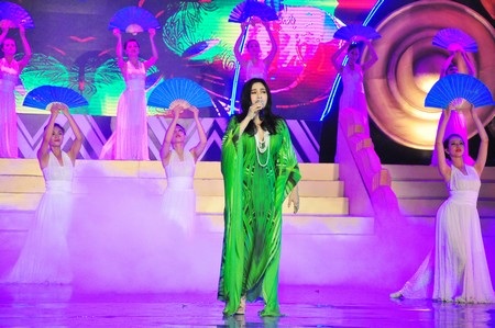 Ca sĩ Thanh Lam trình bày bài hát “ Đợi chờ” của nhạc sỹ Thuận Yến